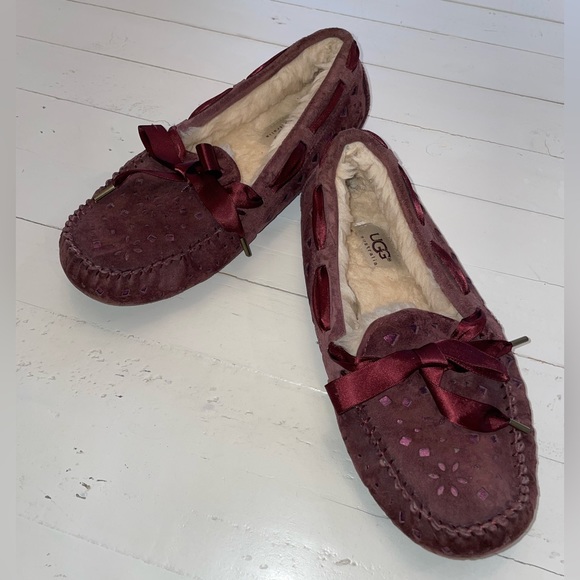 Ugg Dakota Flora Slippers - Picture 1 of 7